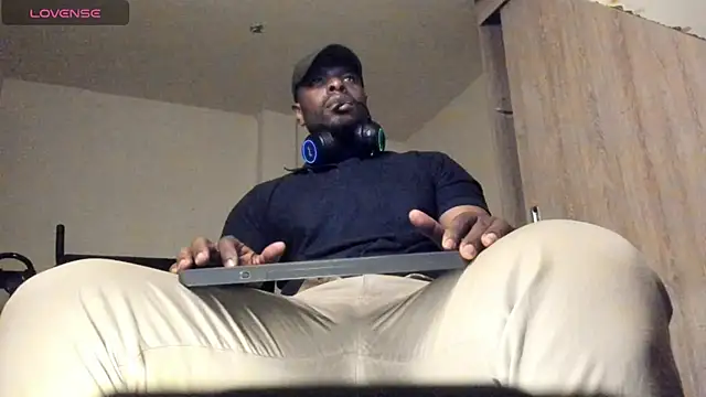 Snapshot of thomas_santtos1 chatting on July 19, 2026, 2:32 pm thomas santtos1 online show from July 19, 2026, 2:32 pm