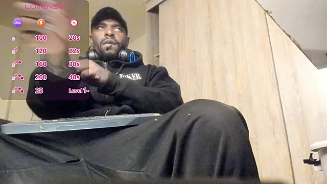 Snapshot of thomas_santtos1 chatting on July 31, 2026, 2:22 am thomas santtos1 online show from July 31, 2026, 2:22 am