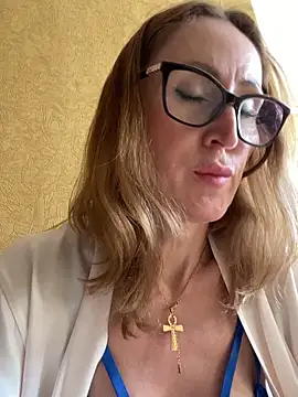 LauraDavis online show from June 21, 2026, 2:41 pm