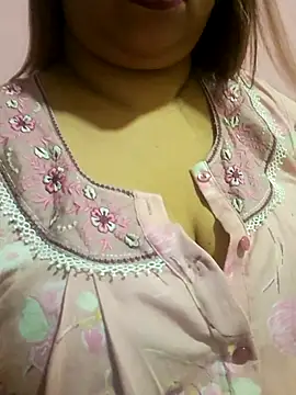 Ravina patil1 online show from July 6, 2026, 3:14 pm