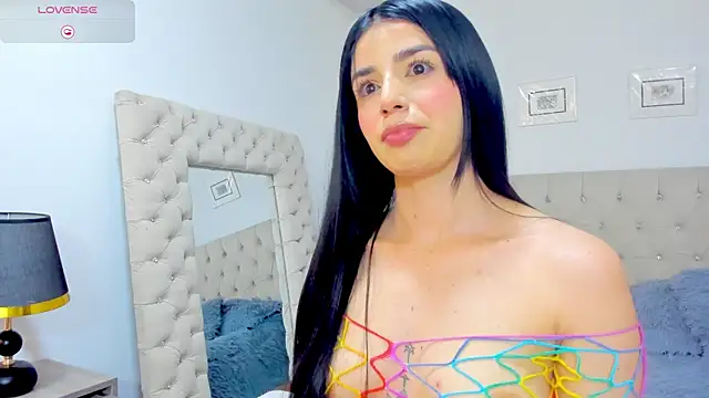 carlaperez  online show from June 17, 2026, 12:13 am