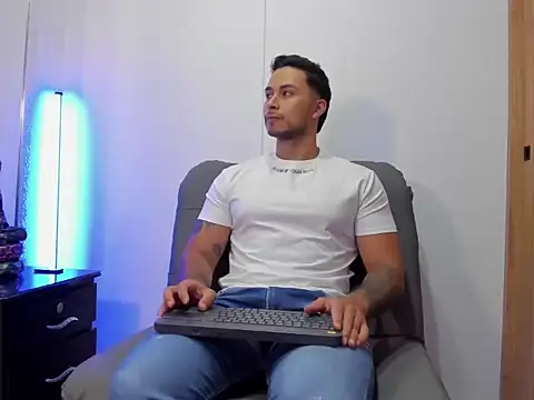 Juan muscle online show from July 26, 2026, 3:04 am