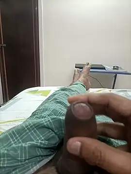 AUNTY1984 online show from June 10, 2026, 6:12 am