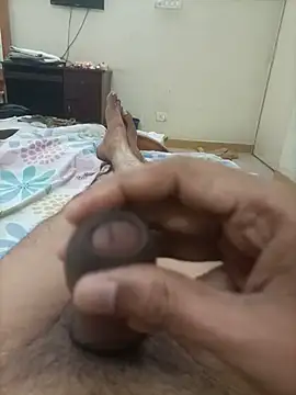 AUNTY1984 online show from June 14, 2026, 6:48 am