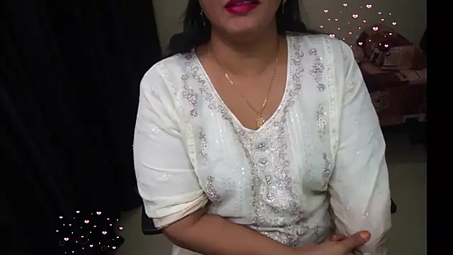 Arushisingh8888 online show from July 24, 2026, 3:21 pm