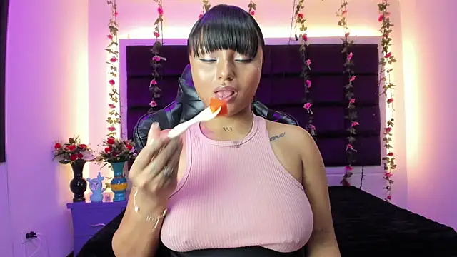 Snapshot of sweelanna__ chatting on July 14, 2026, 2:05 am sweelanna online show from July 14, 2026, 2:05 am