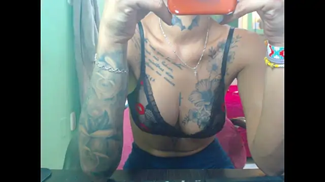 lorenapinto online show from July 24, 2026, 10:52 pm