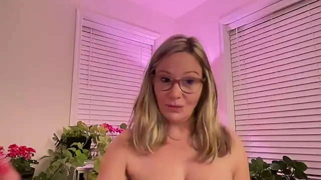 Milf Goddess online show from May 14, 2026, 7:48 am