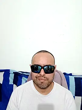 Snapshot of ElSunEagle chatting on May 20, 2026, 2:40 am ElSunEagle online show from May 20, 2026, 2:40 am