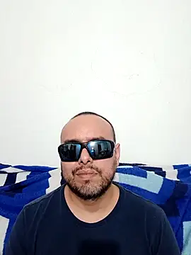 Snapshot of ElSunEagle chatting on May 24, 2026, 2:27 am ElSunEagle online show from May 24, 2026, 2:27 am