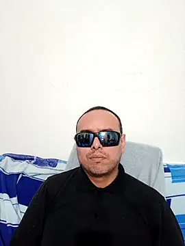 Snapshot of ElSunEagle chatting on June 14, 2026, 2:35 am ElSunEagle online show from June 14, 2026, 2:35 am
