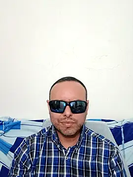 Snapshot of ElSunEagle chatting on June 17, 2026, 2:25 am ElSunEagle online show from June 17, 2026, 2:25 am