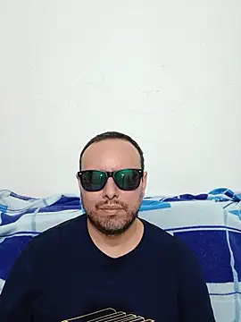 Snapshot of ElSunEagle chatting on June 24, 2026, 2:21 am ElSunEagle online show from June 24, 2026, 2:21 am