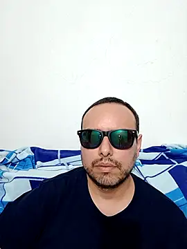 Snapshot of ElSunEagle chatting on June 25, 2026, 2:33 am ElSunEagle online show from June 25, 2026, 2:33 am