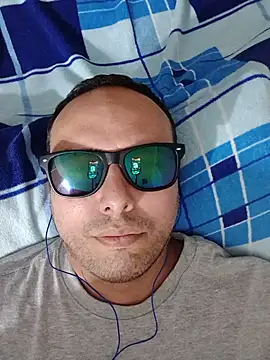 Snapshot of ElSunEagle chatting on July 2, 2026, 3:23 am ElSunEagle online show from July 2, 2026, 3:23 am