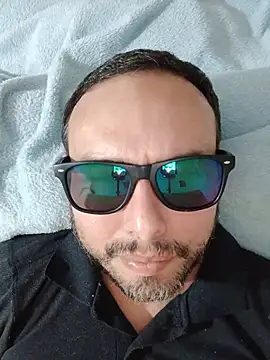 Snapshot of ElSunEagle chatting on July 25, 2026, 4:21 am ElSunEagle online show from July 25, 2026, 4:21 am