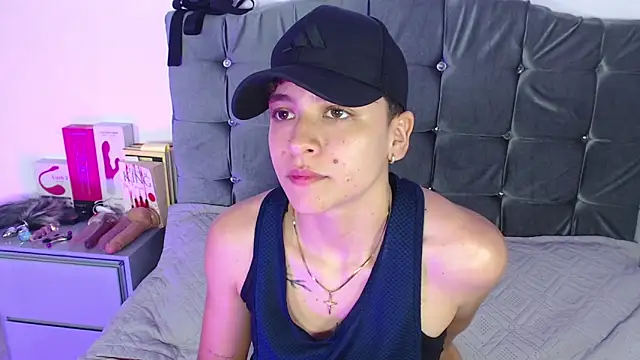 Antonella Cruz02 online show from June 16, 2026, 3:42 am