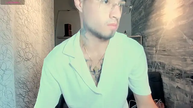 EdwardRoss  online show from July 24, 2026, 9:02 pm