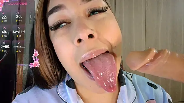 leahtemptation3 online show from June 19, 2026, 11:52 pm