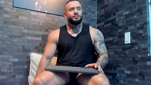 BruceDallas online show from July 17, 2026, 12:06 am