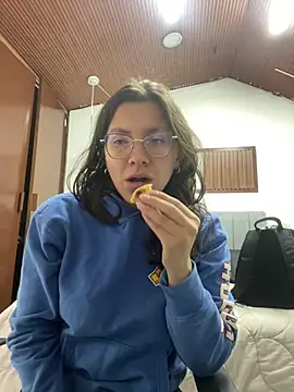 karlamorris  online show from July 22, 2026, 1:25 pm