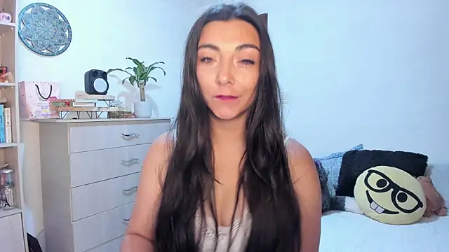 Snapshot of Karla_hernandez_ chatting on July 8, 2026, 10:42 am Karla hernandez online show from July 8, 2026, 10:42 am