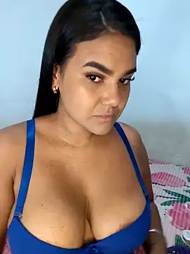 AntonellaShot online show from May 3, 2026, 8:26 pm