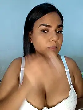 AntonellaShot online show from May 10, 2026, 6:46 pm