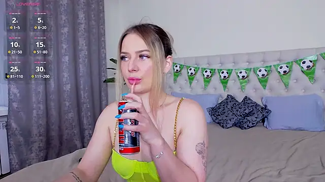 TamarraFox online show from July 19, 2026, 3:54 am