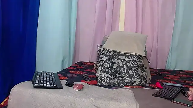 Karina Molina online show from July 11, 2026, 6:43 pm