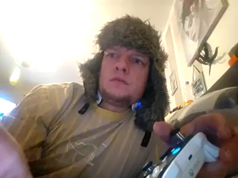 hawkyyy71222 online show from December 3, 2025, 10:46 am