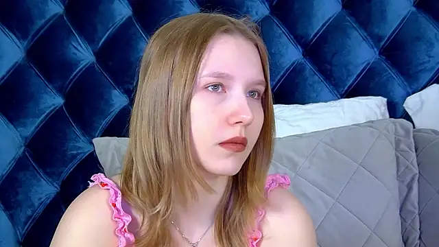 LiliLinn online show from July 10, 2026, 4:28 am