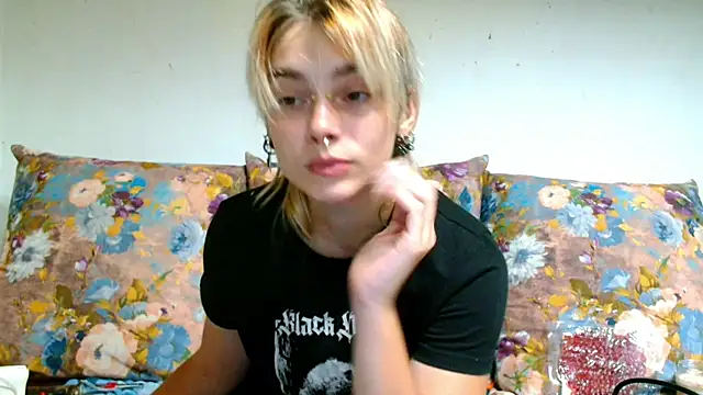 Sophie Bell online show from August 4, 2026, 8:55 pm