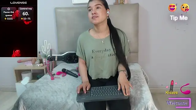 SophiaMeyerst online show from July 9, 2026, 2:54 pm
