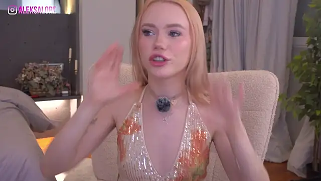 LexieLoree online show from July 1, 2026, 3:08 am