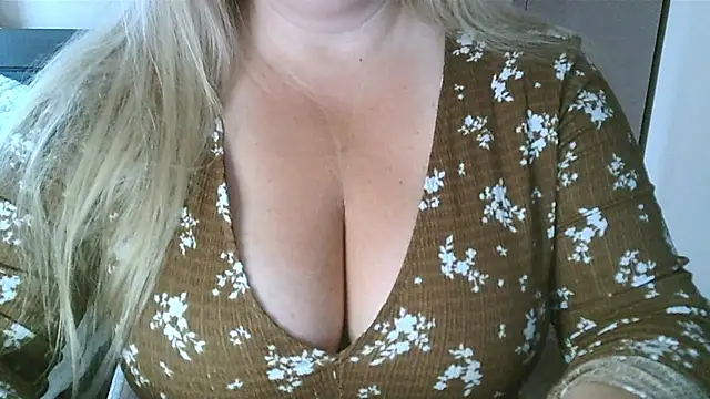 Snapshot of yourmarisexy chatting on July 22, 2026, 10:07 am yourmarisexy online show from July 22, 2026, 10:07 am