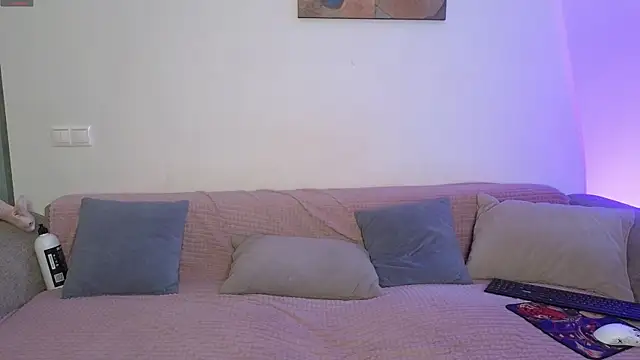 MaxMia online show from August 5, 2026, 5:43 am