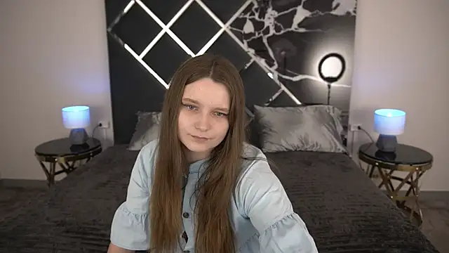 MagicPeachh  online show from June 19, 2026, 7:39 pm