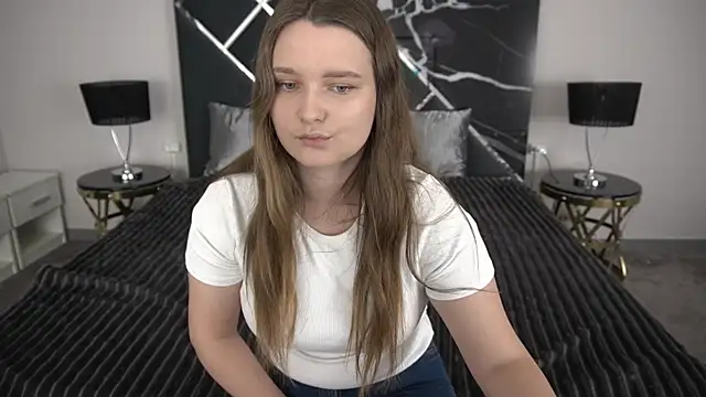 MagicPeachh  online show from July 7, 2026, 6:05 am