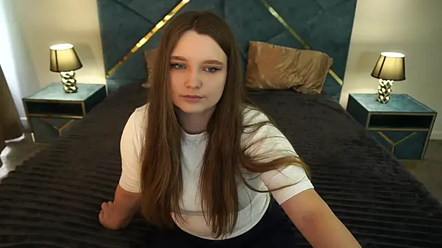 MagicPeachh  online show from July 10, 2026, 12:52 pm