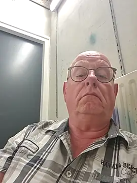 andrejoyfull64 online show from July 8, 2026, 1:15 pm