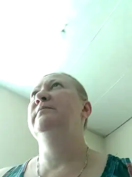 blondyaguar online show from July 14, 2026, 2:56 pm