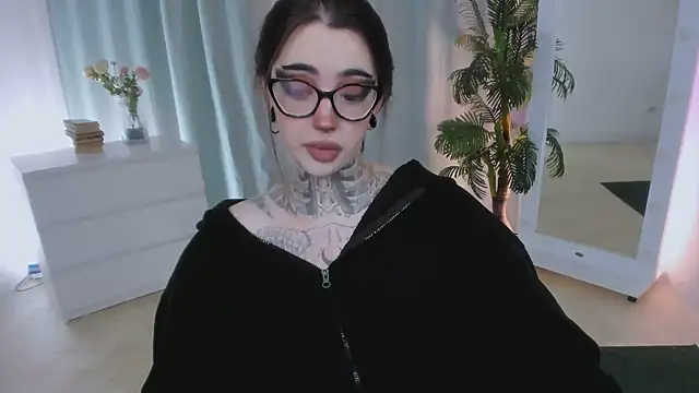 Dixi Pixi  online show from June 18, 2026, 5:41 am