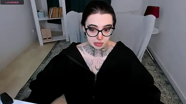 Dixi Pixi  online show from June 25, 2026, 7:13 am