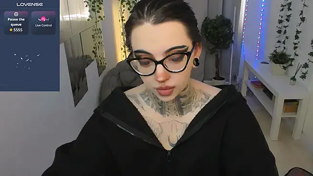 Dixi Pixi  online show from July 25, 2026, 5:38 am