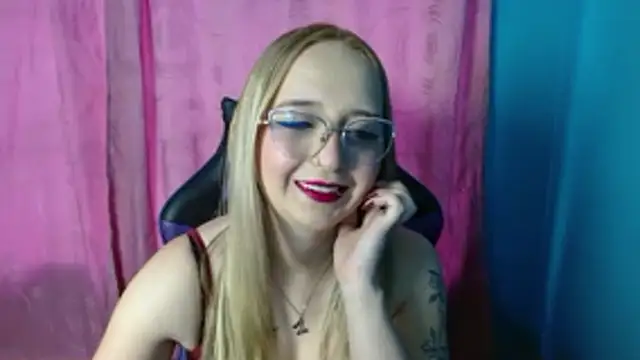 Liaroberts1 online show from June 18, 2026, 1:48 pm