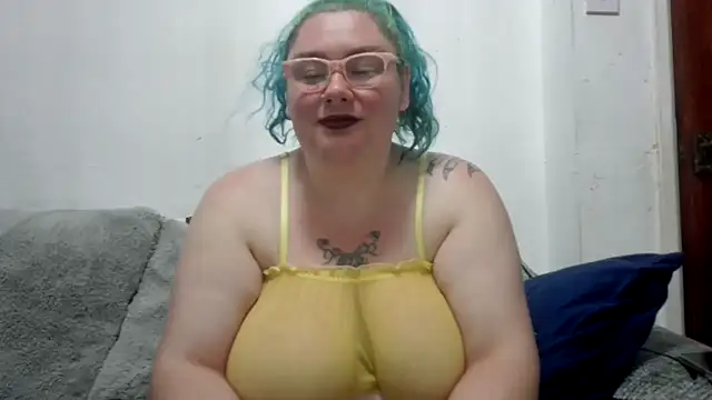 Snapshot of Bustycurves chatting on July 17, 2026, 9:41 pm Bustycurves online show from July 17, 2026, 9:41 pm