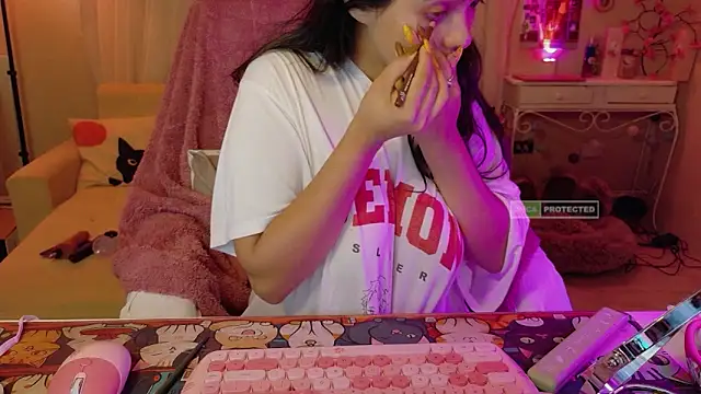 Snapshot of AllisonCatUwU chatting on June 24, 2026, 3:33 pm AllisonCatUwU online show from June 24, 2026, 3:33 pm