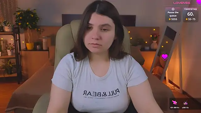 Viola  Shy online show from May 31, 2026, 8:54 pm