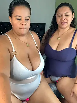 Snapshot of twocurvylatins chatting on July 6, 2026, 10:23 am twocurvylatins online show from July 6, 2026, 10:23 am